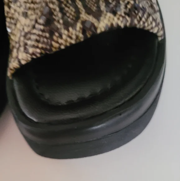 Steve Madden Y2K Vintage 90s Snake Print Wedge Platform Slides Size 9.5 - Picture 12 of 14